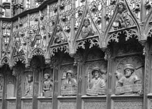 Gestühl, Reliefs, David, Josua, Hiob, Malachias, Micha, Obadia; in den Wimpergen (von links) Paulus, Johannes Evangelist, Judas Thaddeus, Matthias