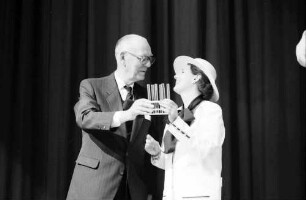 38. Tagung 1988 Physik: Gräfin Sonja Bernadotte als Präsidentin mit Lennart Bernadotte