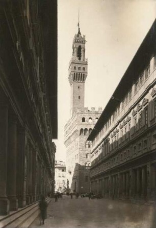 Florenz. Blick zum Palazzo Vecchio (1299-1314). Ansicht mit Uffizien