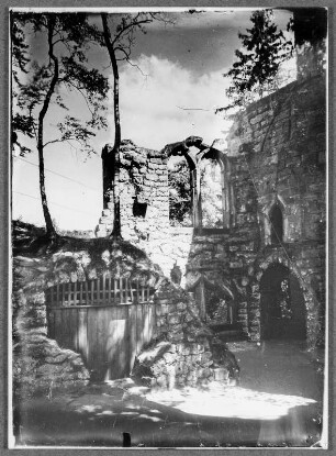 Oybin, Berg Oybin : Oybin. Burg Oybin. Ruine der Klosterkirche