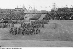 Berlin, Chausseestraße 96, Walter-Ulbricht-Stadion. 1. Deutschlandtreffen der Jugend, Massensportveranstaltung, Pfingsten, 29. Mai 1950