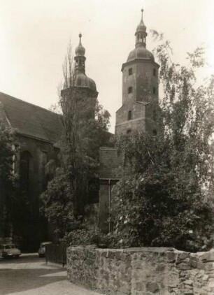 Wurzen, Dom St. Marien, Außenansicht : Nordwestseite mit Türmen (Barockhaube des Südturmes 1673, des nördlichen 1931/1932)