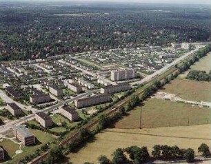 Luftaufnahme, Blick von Norden auf die GSW-Siedlung Düppel Süd. Berlin-Zehelndorf, Berlepschstraße