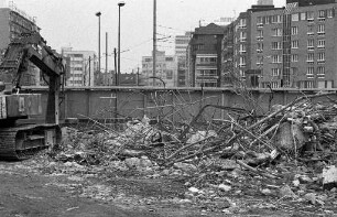 Bau eines Hotels "Hilton international" am Mendelssohnplatz auf dem Gelände des ehemaligen Hotels am Theater in der Rüppurrer Straße