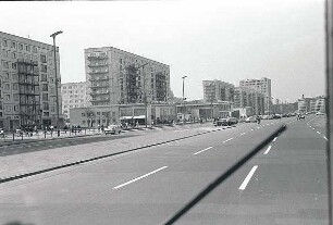 Berlin: Ost; Hochbauten an der Karl Marx Allee, am U-Bahnhof Schillingstraße