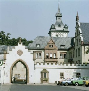 Gelnhausen. Schloß. Blick zum Schloßhof von Süden