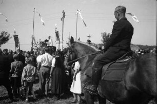 St. Märgen: Tag des Schwarzwälder Pferdes; bei der Pferdesegnung (Reiter und Trachten)