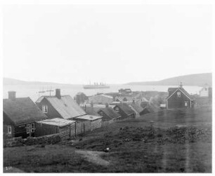 Thorshaven/Färöer Inseln (Dänemark). Bucht mit Hochseepassagierdampfer "Victoria Luise"