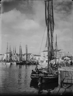 Segelboote : Segelboote im Hafen