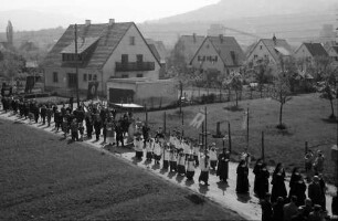 Freiburg; St. Georgen: St. Georgsritt; Prozession über das Feld