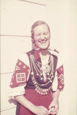 Reisefotos. Junge Frau in Tracht