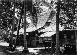 Pfahlbauten : Pfahlbauten einer Siedlung auf Sumatra.