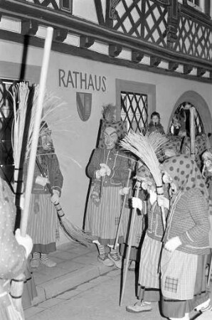 Machtübernahme im Grötzinger Rathaus durch die Hottscheck-Hexen