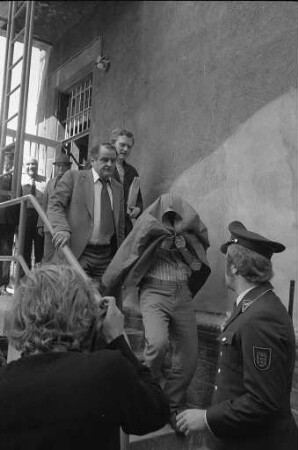Festnahme der Bankräuber von Mönchengladbach Gerhard Kukuk und Günther Huboi im Mühlburger Bahnhof