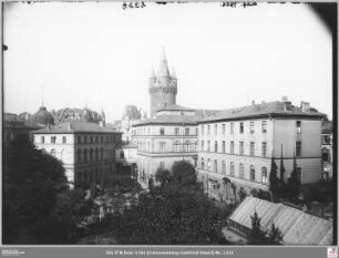Vom Neubau des Bürgerhospitals nach Osten zum Senckenbergmuseum, Eschenheimer Turm im Hintergrund