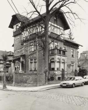 Mittweida, Villa : Mittweida, Villa, Poststraße 38/Ecke Johann-Sebastian-Bach-Straße, um 1910, Eckansicht