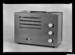 Unbezeichnetes Gerät, geschlossen; Foto 1961
