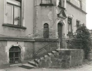 Dresden-Blasewitz, Tolkewitzer Straße 47. Villa von Borcken (1894/1895). Hauptportal mit Freitreppe am Treppenhausturm