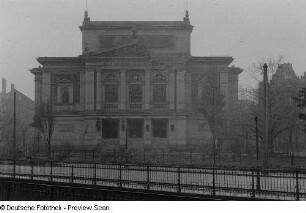 Beschädigtes Gewandhaus