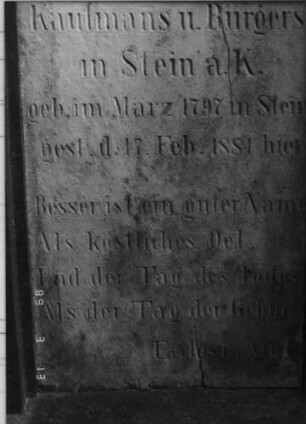 Grabstein 210 (Index: 100093652) Maße HxBxT: 267x88x50 cm Symbolik: Stern, Säulen, Verzierungen: Grabstein 210C