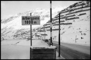 Arlberg Pass: Arlbergpass, 1800 m, Schild