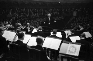 Bukarest: Athenäum, Hans von Benda, Dirigent des Berliner Kammerorchester, am Flügel Dinu Lipatti