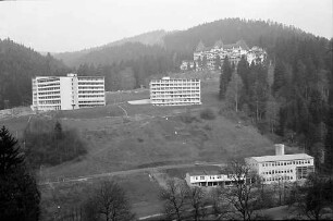 Todtmoos: Sanatorium Wehrawald von der gegenüberliegenden Bergseite