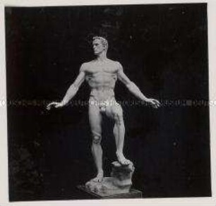Paris, Bildhauer Professor Arno Breker, Figur "Der Sieger"