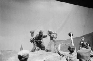 Szenenbilder aus "Gottes liebe Kinder" von M. Pagnol, Regie B. Barlog, mit Nicklisch, Wiesner, Schröder, Roma Bahn u.a., Schillertheater Berlin, Uraufführung 14.06.1956