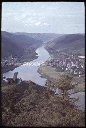 Blick auf die Orte Bullay und Alf an der Mosel