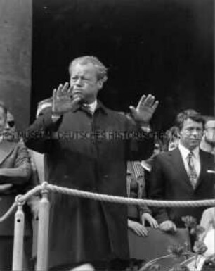 Willy Brandt bei der Mai-Kundgebung in Berlin