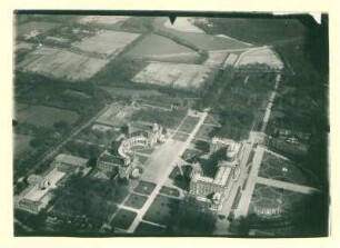 Luftaufnahme. Potsdam. Neues Palais, Communs und Marstall mit Umgebung
