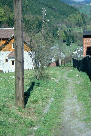 steil zum Ortskern hin abfallender Sachsensteig