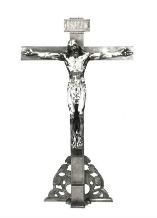 Kruzifix : Wrba, Georg. Kruzifix. Silber; Höhe 86 cm. 1909. Dresden-Striesen, Versöhnungskirche