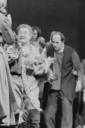 Szenenbilder aus "Der Revisor" von Werner Egk. Staatsoper Berlin, 23.12.1957