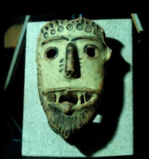 Terrakottamaske eines Mannes : Sparta Museum. Bemalte Terrakottamaske eines Mannes, Sparta, 7. Jh. v. Chr.