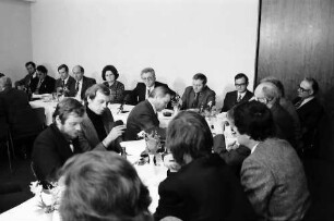 Freiburg: Hotel Stadt Freiburg; Pressekonferenz betr. Atomkraftwerk Wyhl mit Wirtschaftsminister Eberle und Sozialministerin Frau Griesinger