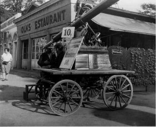 Wien. Österreich. Vergnügungspark Prater. Der Wagen des Astronomen. Für 10 Schilling kann man sich die Zukunft vorhersagen lassen