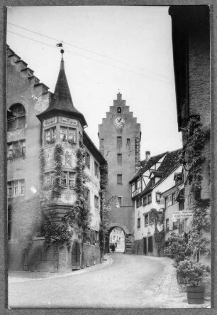 Meersburg, Obertorturm und Erker des Gasthofes zum Bären
