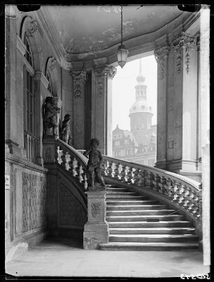 Dresden, Zwinger, Aufgang mit Schlossturm