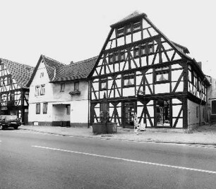 Höchst, Erbacher Straße 9, Erbacher Straße 11
