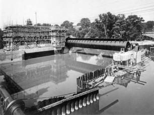 Bau der Staustufe Bad Cannstatt/Neckar