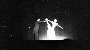 Scala: Tanzpaar; Bein hoch