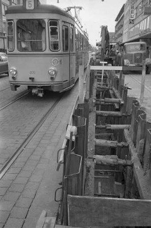 Bau eines neuen Mischwasserkanals in der Karlstraße im Rahmen des Umbaus der Karlstraße zwischen Hauptpost und Karlstor