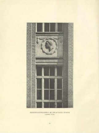 Gemeinde-Doppelschule an der Littauer Strasse. Fassade, Detail