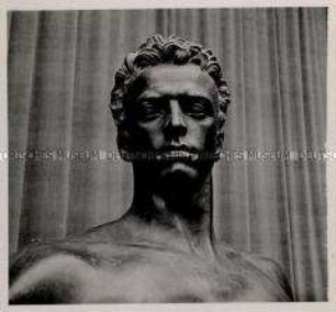 Paris, Bildhauer Professor Arno Breker, Figur "Der Wager" (Kopf)