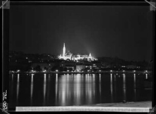 Budapest: beleuchete Fischerbastei