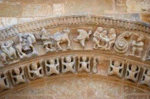 Frankreich. Pays de la Loire. Vendee. Vouvant. Eglise Notre Dame. 11 bis 12 Jahrhundert. Portal