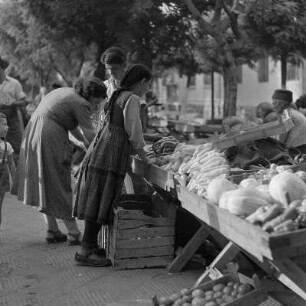 Markttreiben in der Altstadt Plowdiw in Bulgarien Montagsmarkt