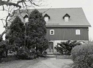 Neugersdorf, Umgebindehaus : Neugersdorf. Wohnhaus (um 1800), Heinrich-Heine-Straße 8a. Straßenfront